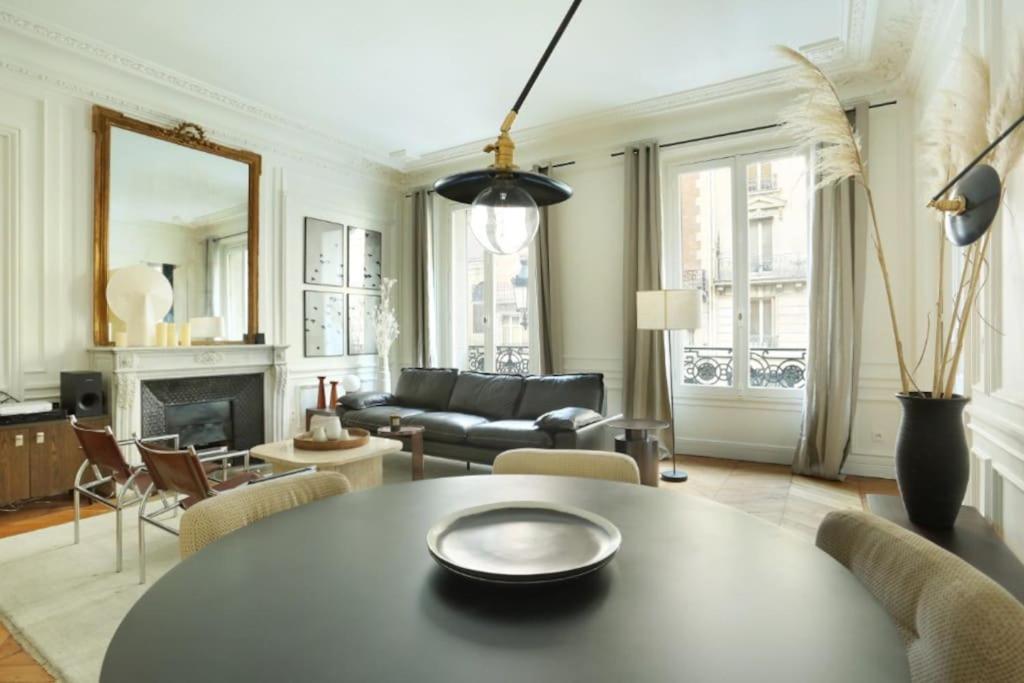 Apartment Louvre Paris