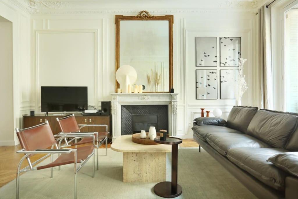 Louvre Apartment Paris